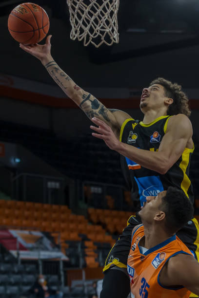 根据公告 根据公告